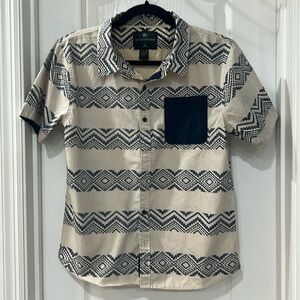 Boys Shouthouse Button Down SS shirt NWOT  Size XL